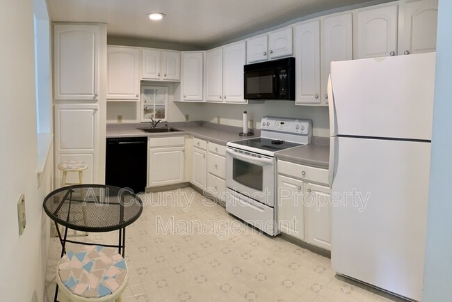 2 Ocean Ave in Gloucester, MA - Building Photo - Building Photo