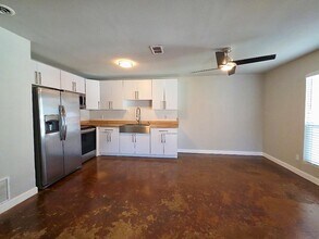 2401 La Casa Dr in Austin, TX - Building Photo - Building Photo