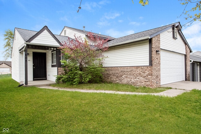 607 Woods Crossing Dr in Indianapolis, IN - Building Photo - Building Photo