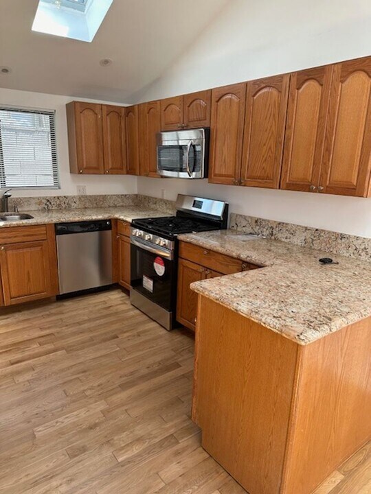 304 N Francisca Ave in Redondo Beach, CA - Building Photo