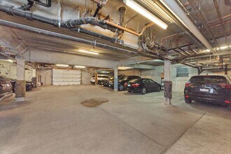 744 W Fullerton Ave, Unit 202 in Chicago, IL - Building Photo - Building Photo