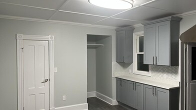 130 Perkins Ave in Waterbury, CT - Foto de edificio - Building Photo