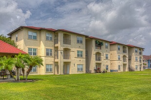 Baypoint Apartments in Corpus Christi, TX - Building Photo