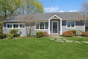 1600 Captain Kidd Dr in Mattituck, NY - Building Photo