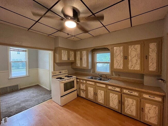 property at 702-704 Grant St