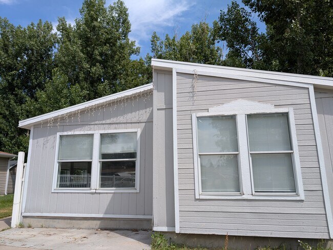 property at 1144 W Aspen Park Cir