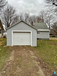 820 N Cedar St in Luverne, MN - Building Photo - Building Photo