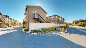 561 Nile River Dr in Oxnard, CA - Building Photo