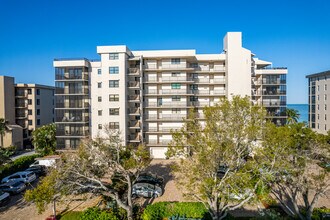 Seawatch Condominium in Naples, FL - Foto de edificio - Building Photo