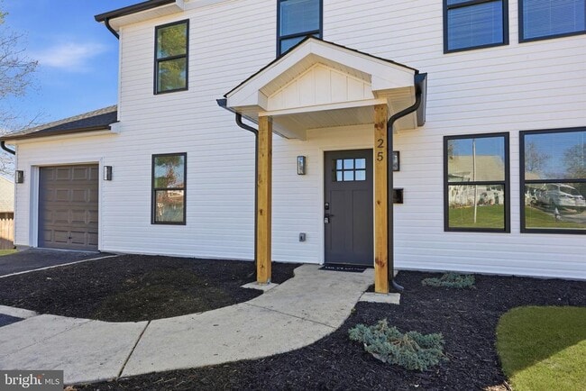 property at 25 Autumn Ln