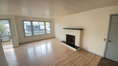 577 NW T St in Winston, OR - Building Photo - Building Photo