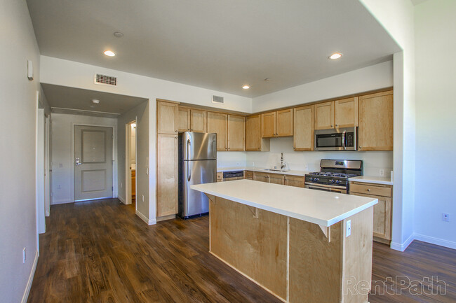 Mountain View Properties in Simi Valley, CA - Building Photo - Building Photo