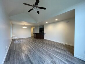 717 Village Creek Dr, Unit B in Bowling Green, KY - Building Photo - Building Photo