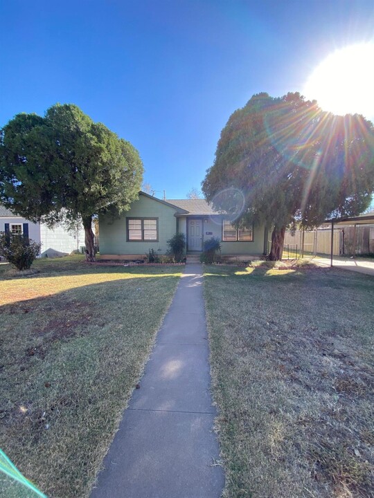 3303 35th St in Lubbock, TX - Building Photo