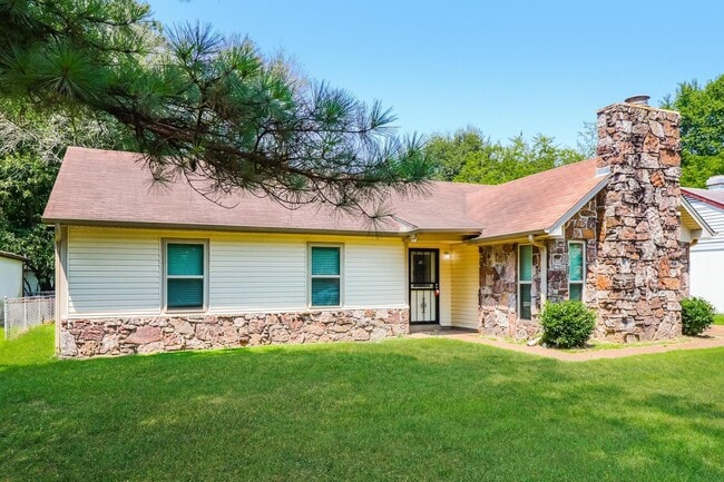 5829 Lake Port Dr in Millington, TN - Building Photo - Building Photo