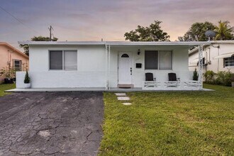 6888 NW 30th St in Sunrise, FL - Building Photo - Building Photo