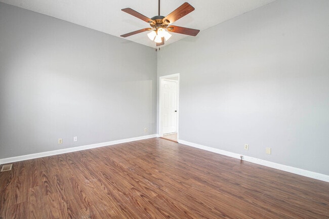 1212 Kendall Dr in Clarksville, TN - Building Photo - Building Photo