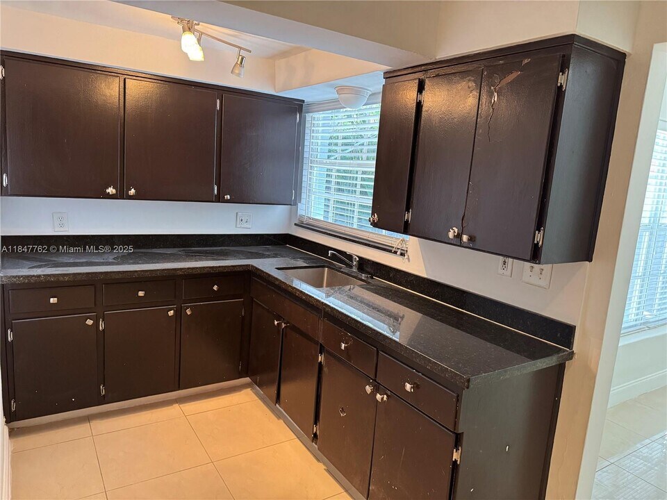 2024 NE 26th St in Wilton Manors, FL - Building Photo