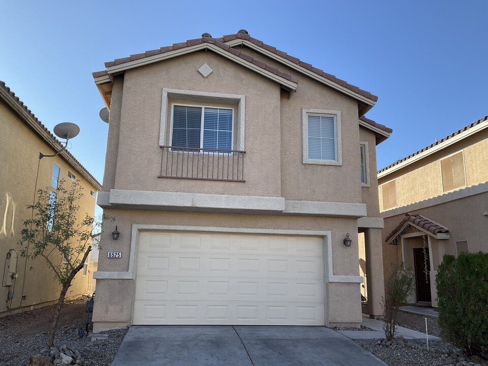 6525 Brook Cottage Ln in Las Vegas, NV - Building Photo