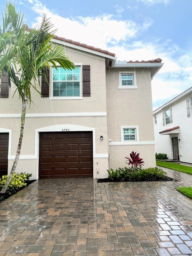 6745 Broadwater Ln in Greenacres, FL - Building Photo - Building Photo