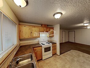 2351 Sam Parrett Dr in Newberg, OR - Building Photo - Building Photo