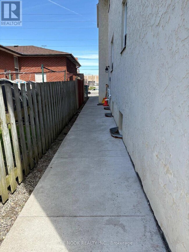 174 Stevenson Rd S in Oshawa, ON - Building Photo - Building Photo