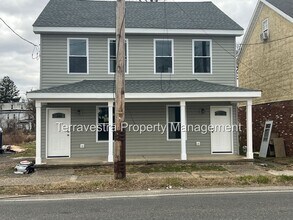 440-442 S Barber Ave in Woodbury, NJ - Building Photo - Building Photo