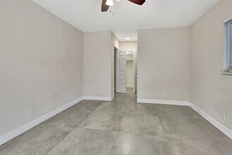 1060 NW 6th Ter in Boca Raton, FL - Building Photo - Building Photo