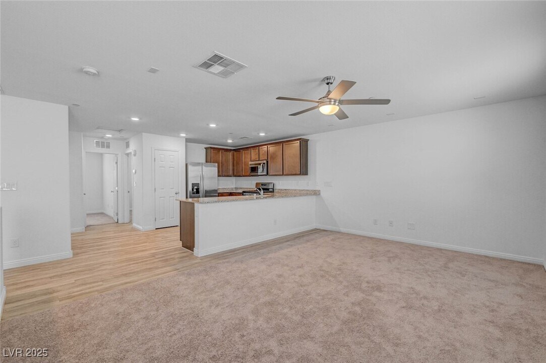 5208 Steep Cliffs Ave in Las Vegas, NV - Building Photo