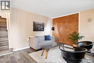 2123 Ontario St in Windsor, ON - Building Photo - Building Photo