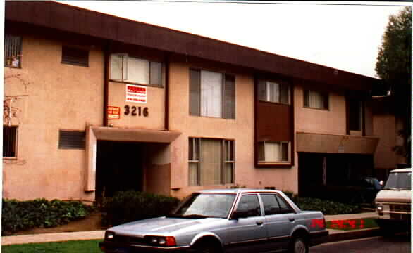 3216 W 99th St in Inglewood, CA - Building Photo - Building Photo