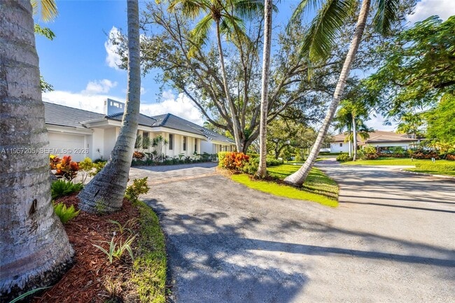 301 Isla Dorada Blvd in Coral Gables, FL - Building Photo - Building Photo