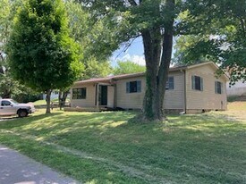503 S 3rd St in Ellettsville, IN - Building Photo