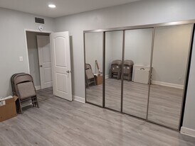 400 S Los Robles Ave, Unit bedroom in #108 in Pasadena, CA - Building Photo