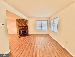 18735 Ginger Ct, Unit 1307 Cashmere Dr in Germantown, MD - Building Photo - Building Photo