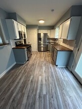 402 Pacific Dr in Belton, MO - Building Photo - Building Photo