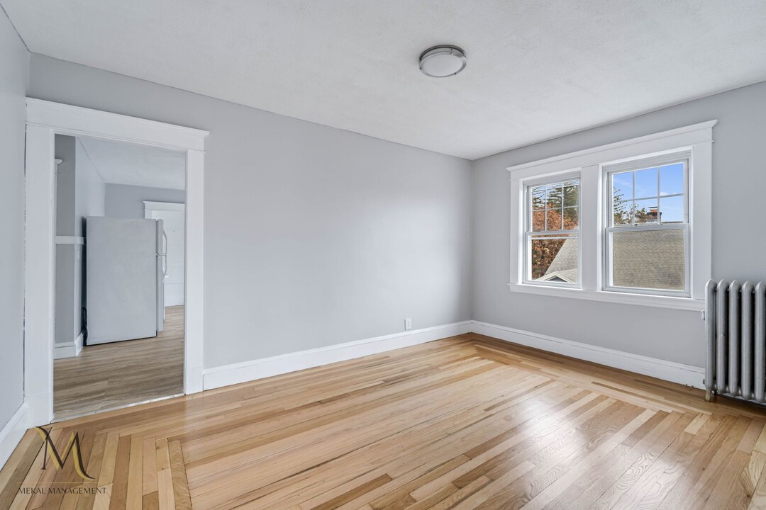 297-299-299 Sargeant St in Holyoke, MA - Building Photo