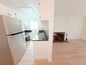 2428 Ocean Ave in Los Angeles, CA - Building Photo - Building Photo