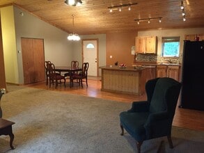 2361 Lindsborg Dr in North Pole, AK - Building Photo - Building Photo