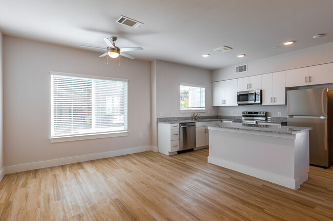 Ensign Apartments in Ennis, TX - Building Photo - Interior Photo