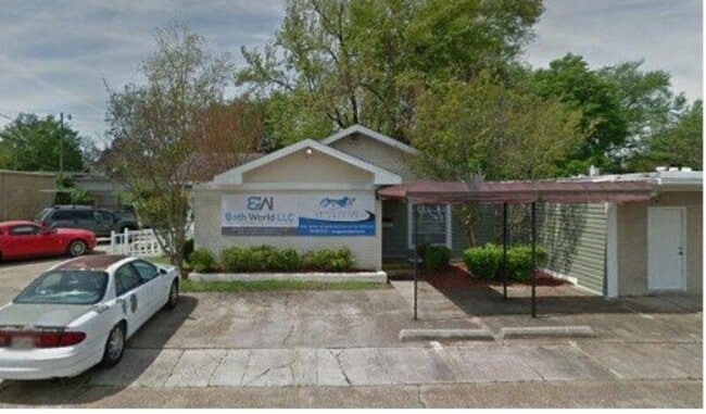 property at 1005 N 4th St