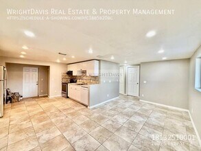 2406 S 69th St in Tampa, FL - Foto de edificio - Building Photo