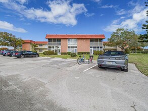 74 Royal Oak Ct in Vero Beach, FL - Building Photo - Building Photo