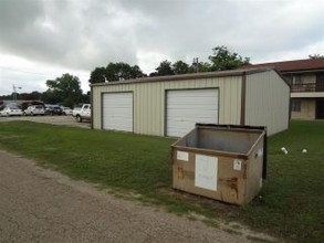 623 McClintic Dr in Groesbeck, TX - Foto de edificio - Building Photo