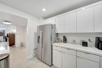 1950 S Ocean Dr, Unit # LE in Hallandale Beach, FL - Building Photo - Building Photo