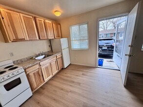 623 W Brookside St, Unit A in Colorado Springs, CO - Building Photo - Building Photo