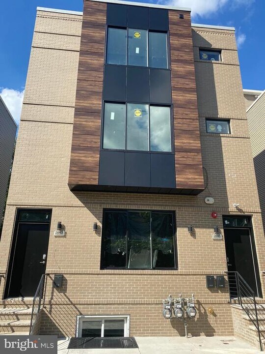 2645 Titan St-Unit -2 in Philadelphia, PA - Building Photo