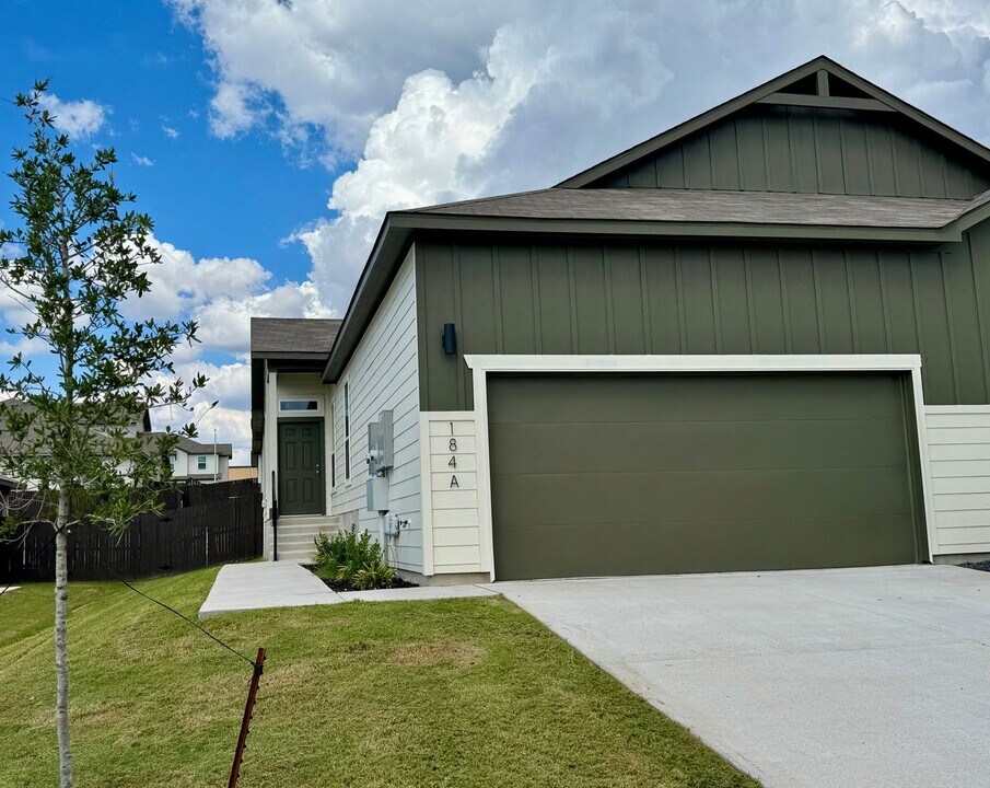 184 Schrader Dr in Buda, TX - Building Photo