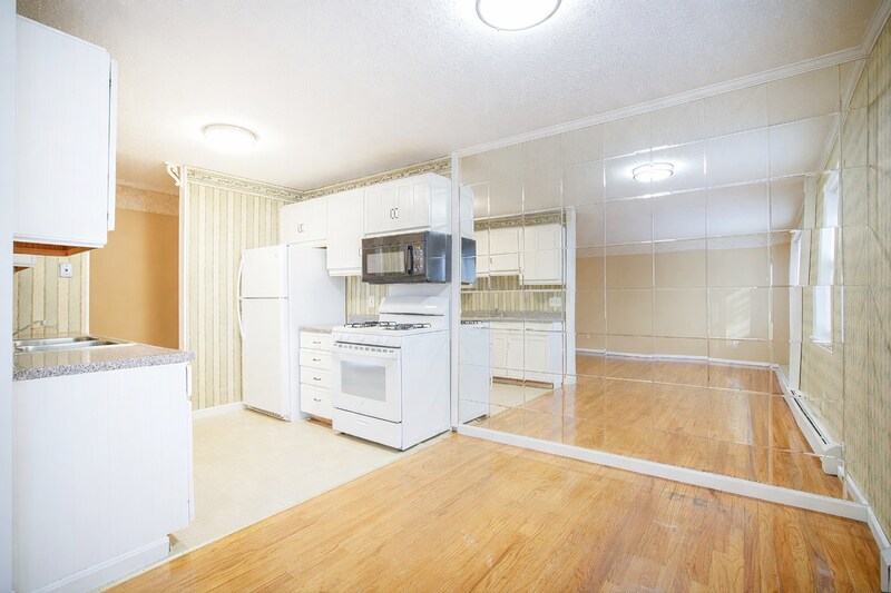 261 Regency Park Dr in Agawam, MA - Building Photo