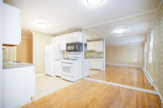 property at 261 Regency Park Dr